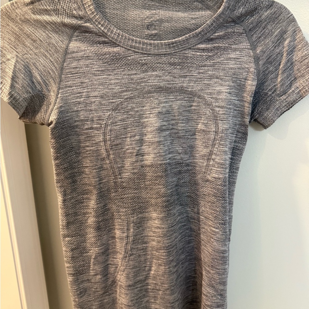 lululemon Gray Crew Neck Short Sleeve T-Shirt